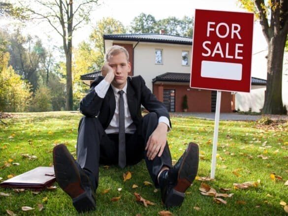 How Real Estate Agents Can Stay Relative In A Down Market